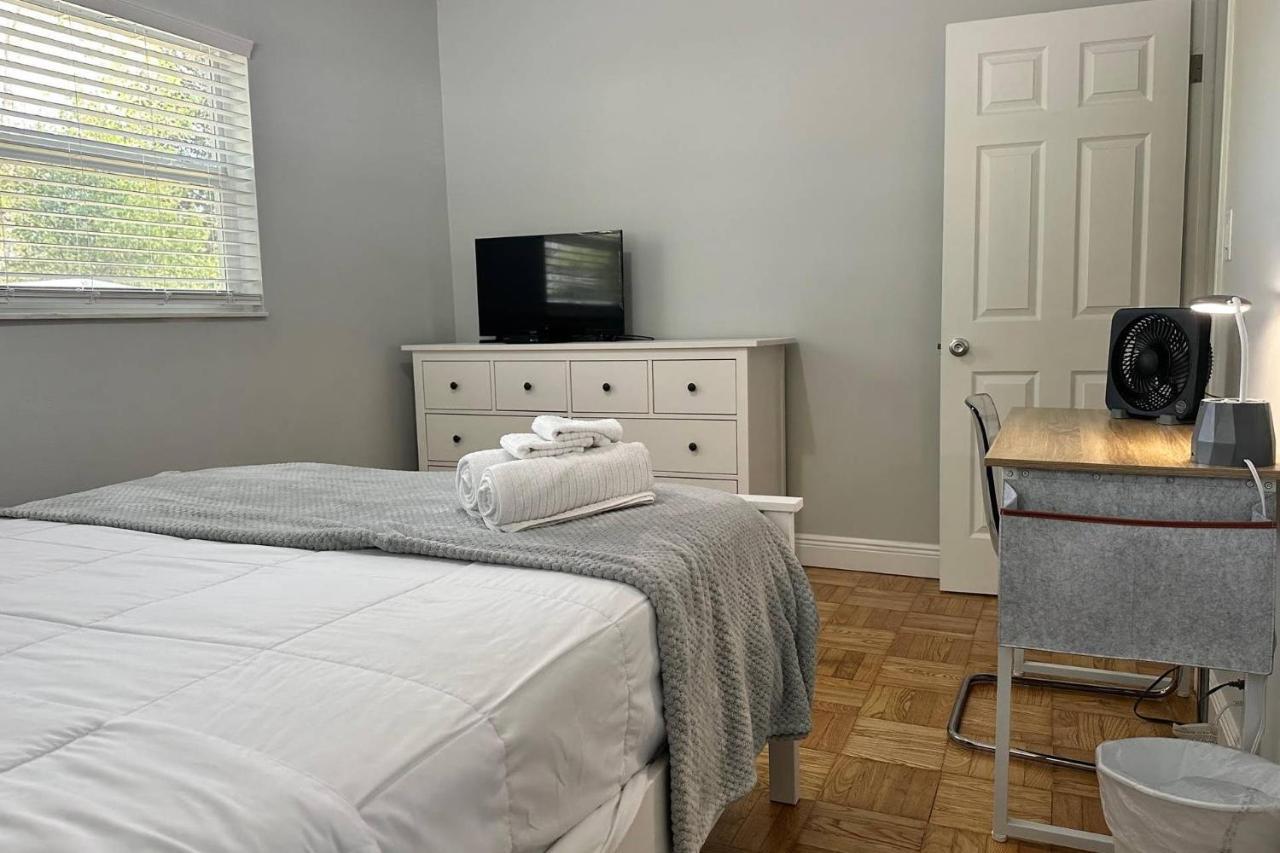 Main Attraction Is A Renovated 3 Bedroom Pet Friendly Home With Fenced Yard Just Minutes Away From Busch Gardens & Usf Tampa Exterior photo