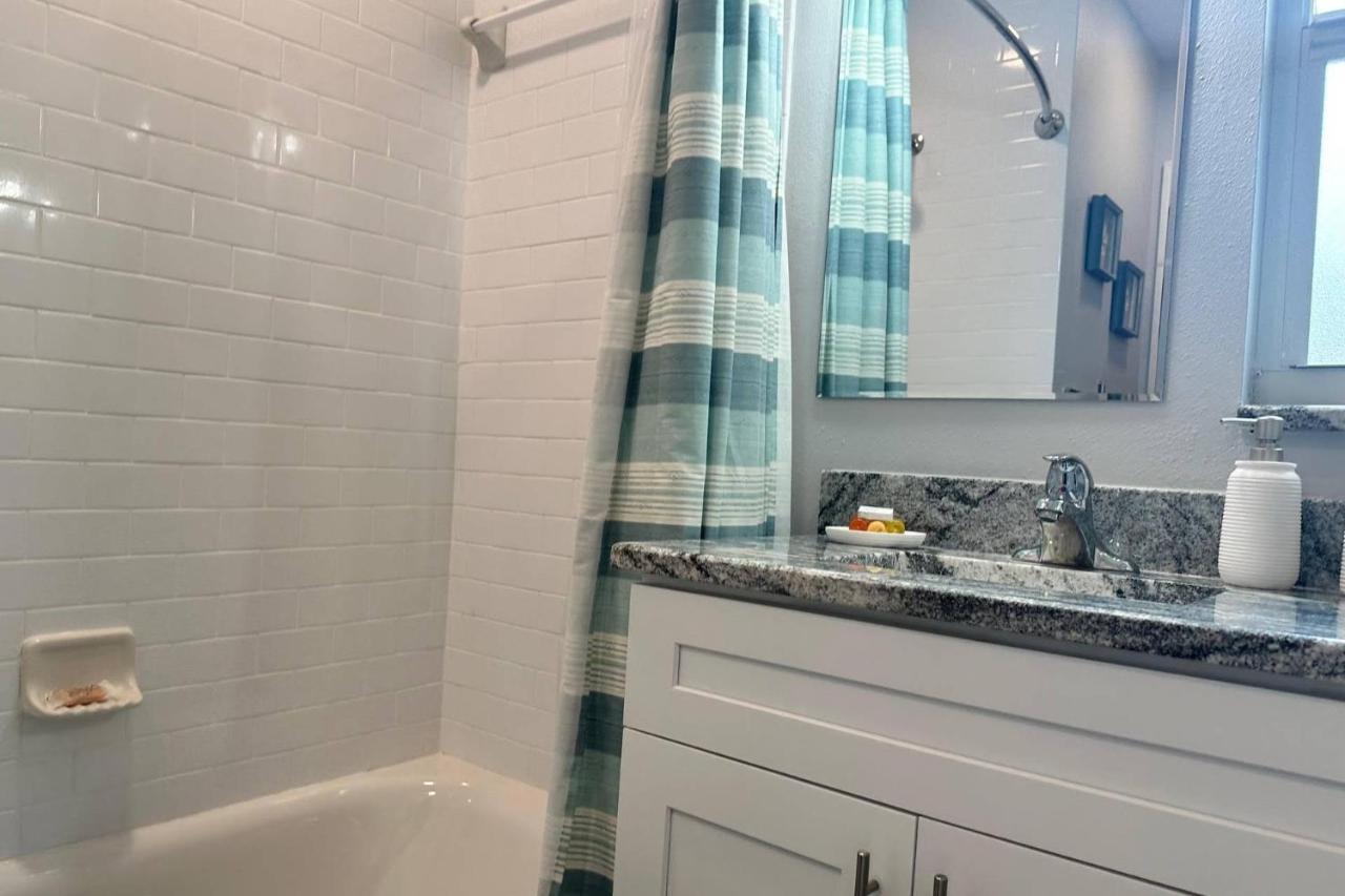 Main Attraction Is A Renovated 3 Bedroom Pet Friendly Home With Fenced Yard Just Minutes Away From Busch Gardens & Usf Tampa Exterior photo