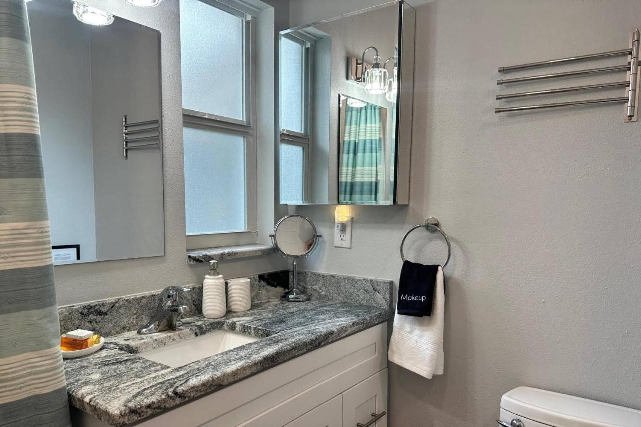 Main Attraction Is A Renovated 3 Bedroom Pet Friendly Home With Fenced Yard Just Minutes Away From Busch Gardens & Usf Tampa Exterior photo