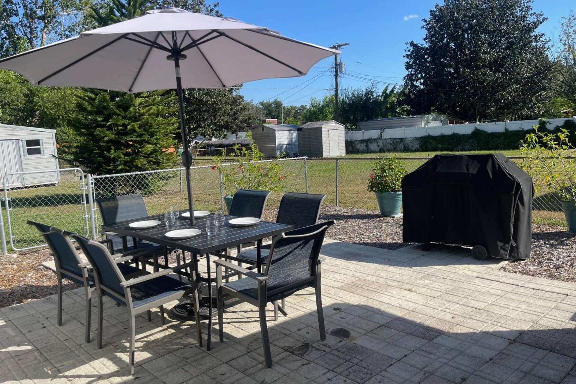 Main Attraction Is A Renovated 3 Bedroom Pet Friendly Home With Fenced Yard Just Minutes Away From Busch Gardens & Usf Tampa Exterior photo